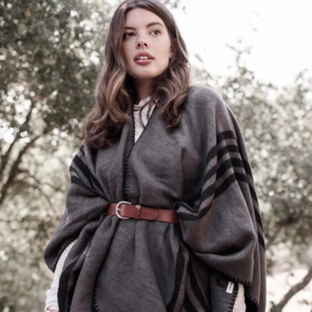 BB Dakota Reversible Stripe Cape Poncho Black Gray OS